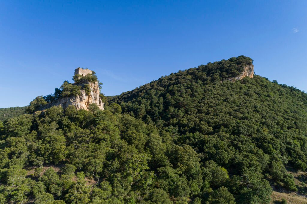 Descubriendo el Castillo de Astulez, una visita virtual al siglo XV.